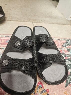 Alegrai Black Embroidered Slide Sandals Size 9